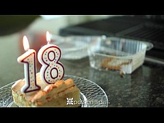 18porn เย็ดฉลองวันเกิดเซอร์ไพรส์แฟนด้วยควยเห็นนอนเกี่ยวเบ็ดบนที่นอนสงสัยเงี่ยนเลยชวนเย็ดซะเลยหมอยยังไม่ขึ้นรูหีฟิต