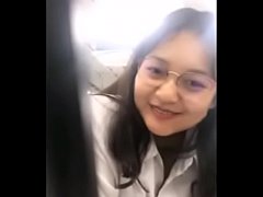 ดูหนังโป๊xxxporn7 สาวเเว่นเกิดอารมณ์ทางเพศแอบไปเข้าห้องน้ำ เบ็ดหี หน้ากล้อง