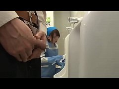 หนังavญี่ปุ่น คนยืนฉี่ cleaning lady คนทำความสะอาดแอบดูยั่วซะถอดเสื้อออกโชว์นมขาวๆอ่อยไม่หยุดพยายามปลุกเล้าอารมณ์หนุ่มที่เข้าห้องน้ำเปิดนมแล้วดูดเด็ดจังช้างเผือกในป่าใหญ่
