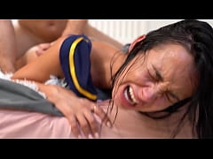 ความร่านขอเย็ดตูดแอร์โฮสเตสสาว Freya Dee เปิดซิงประตูหลังปลุกความเสียวในตัวด้วยความเจ็บปวดกระเเทกไปไม่นานน้ำหีแตกพุ่งกระจายเหมือนน้ำพุร้องไห้ครางลั่น