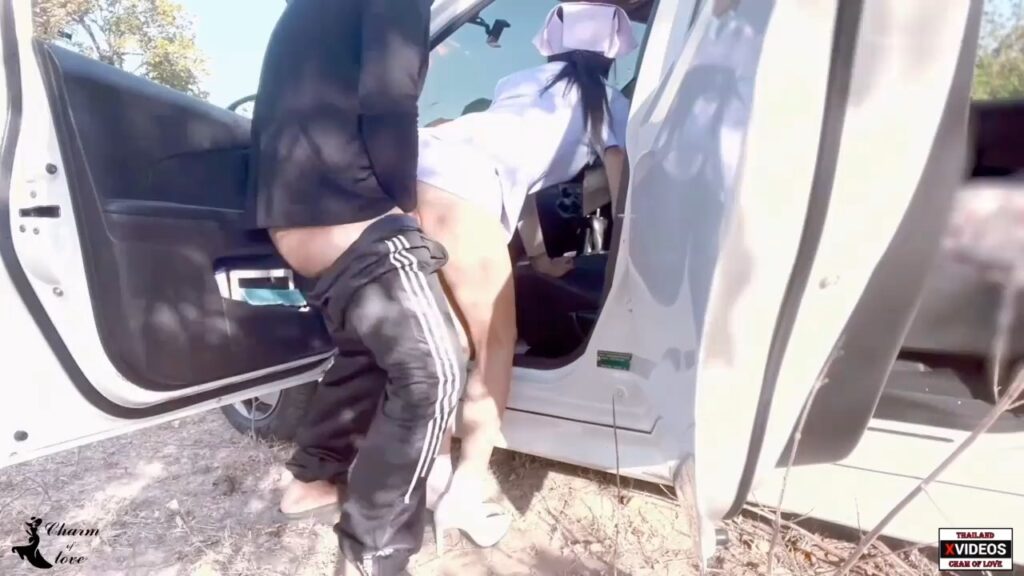 พยาบาลไทย คลิปโป๊เย็ดในรถเก่ง แกล้งขับรถไปถามทาง อยากเย็ดกับคนแปลกหน้าเปิดหีให้ดูก่อนถ้าเอาก็ขึ้นรถไปหาที่จอดรถเอากันในป่าแต่ขอถ่ายคลิปตอนมีเซ็กส์ลุงก็สายเงี่ยนหีบุคลากรทางการแพทย์ด้วย