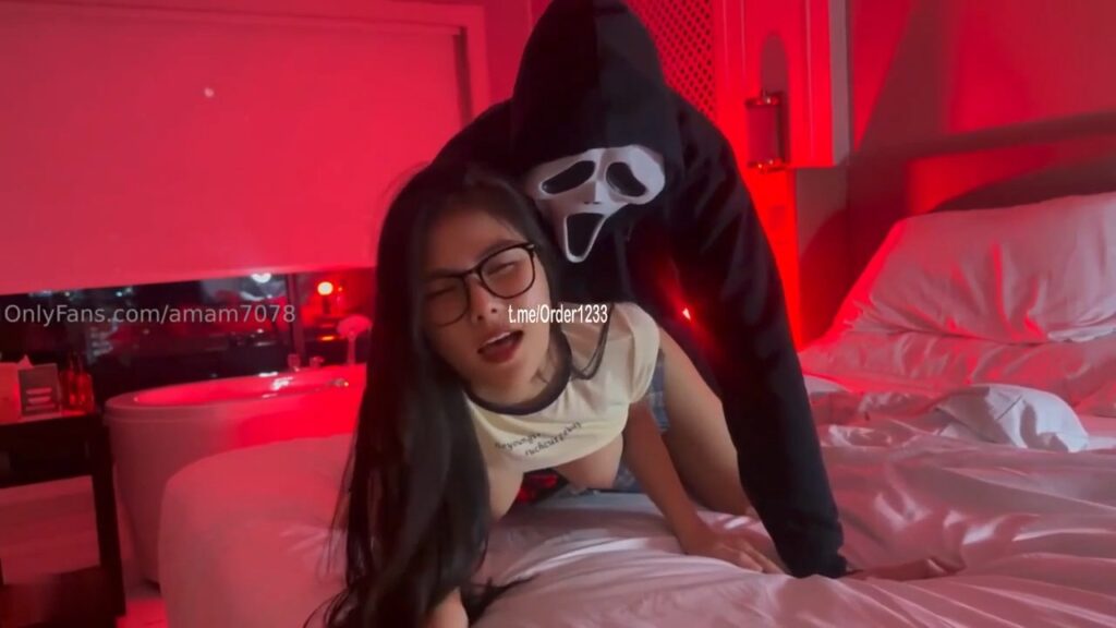 น้องแอมอยากโดนเอาแบบหลอนๆเลยให้พี่เทพใส่ชุดผี amam7078 นมใหญ่สวยใส่แว่นคล้ายๆเด็กเนริ์ดเย็ดคาชุดเอาแต่ควยเสียบหีท่าหมาโก้งตูดซอยยับ Onlyfans ห้องก็แต่งไฟโคตรได้ฟิว